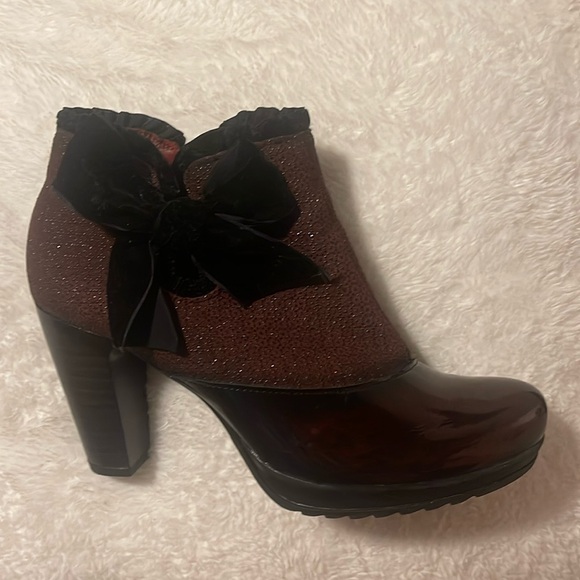 Gorgeous Burgundy booties with lots of detail. - Picture 1 of 5